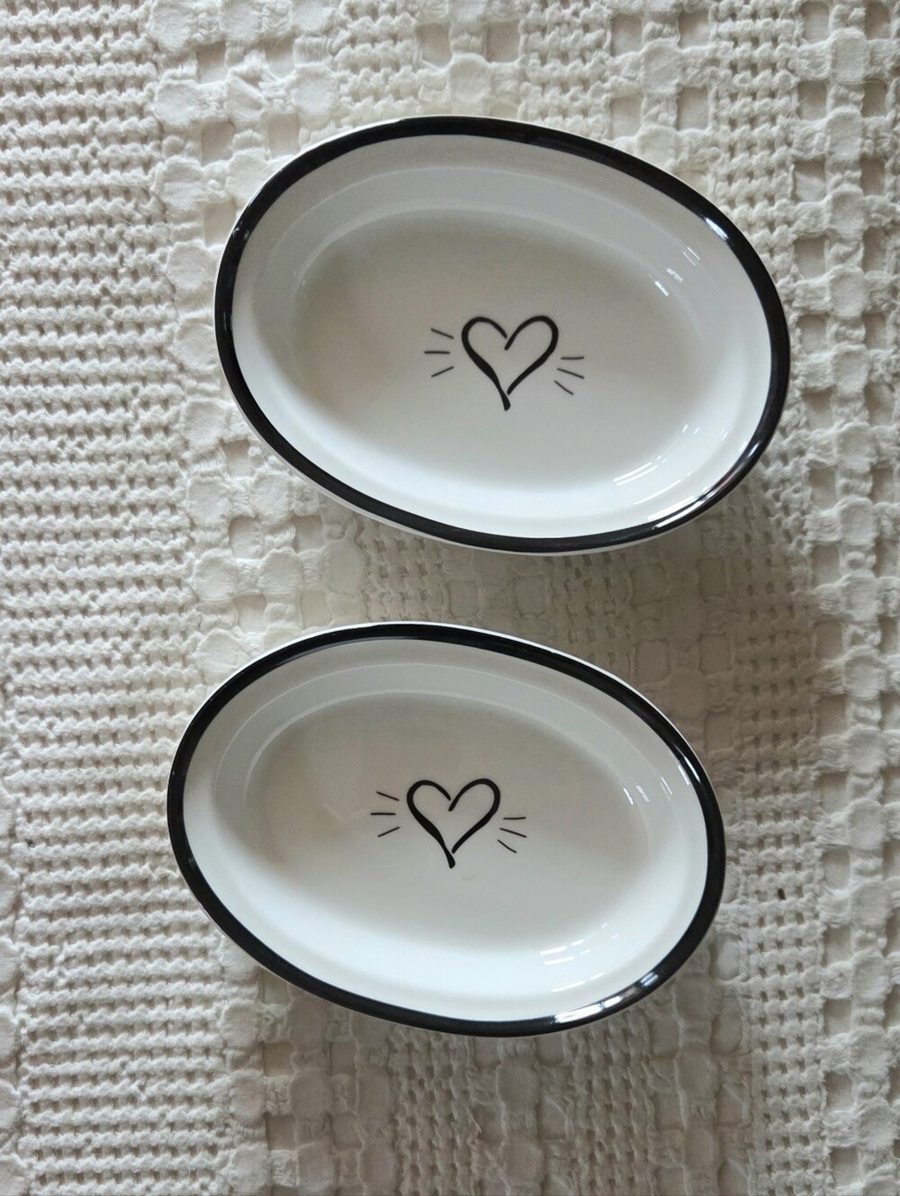 Teacups Diner Heart Cat Whiskers Paws Black White Oval Ceramic Pet Bowl Dish Set